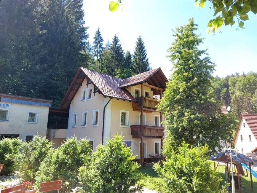 Gasthof Restaurant Jamas Hotel Pottenstein Luaran gambar